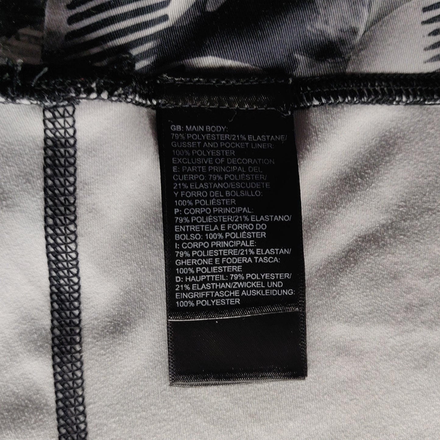 The North Face Flash Dry Mid Rise Black Grey Floral Capri Leggings Women Medium