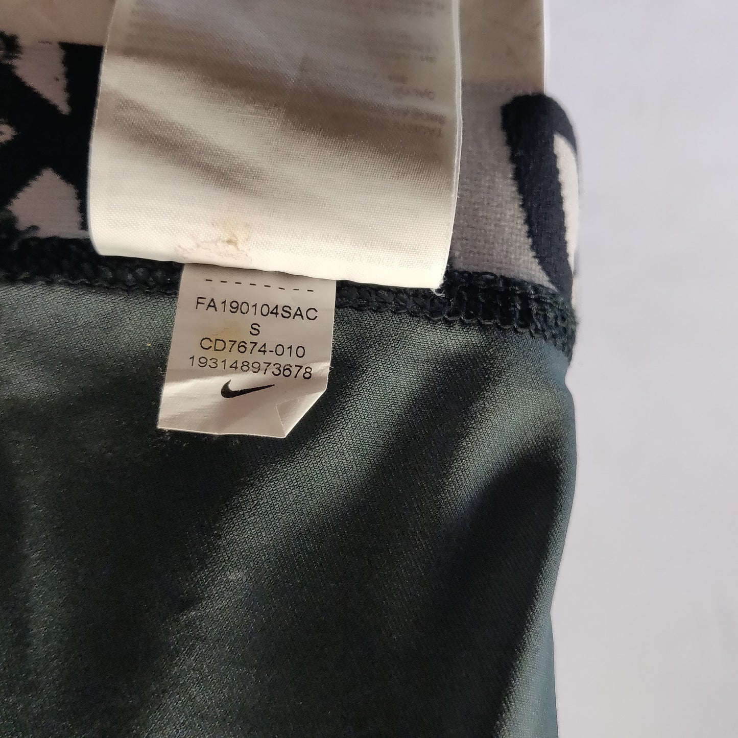 Nike Pro Dri-Fit Black Green Camouflage Capri Leggings Men Small ~ CD7674-010