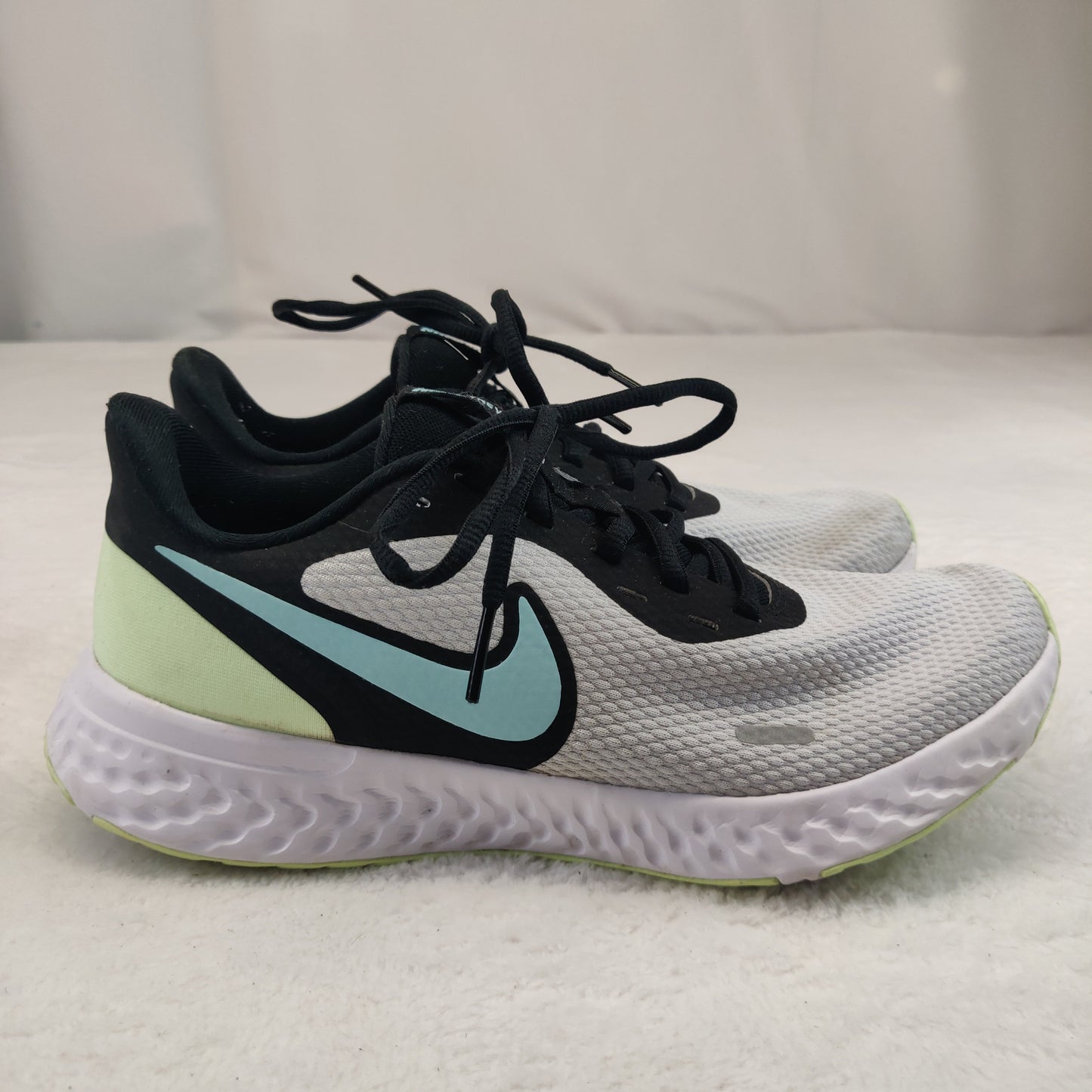 Nike Revolution 5 White Running Sneaker Trainers Shoes Women UK 5 - BQ3207-009