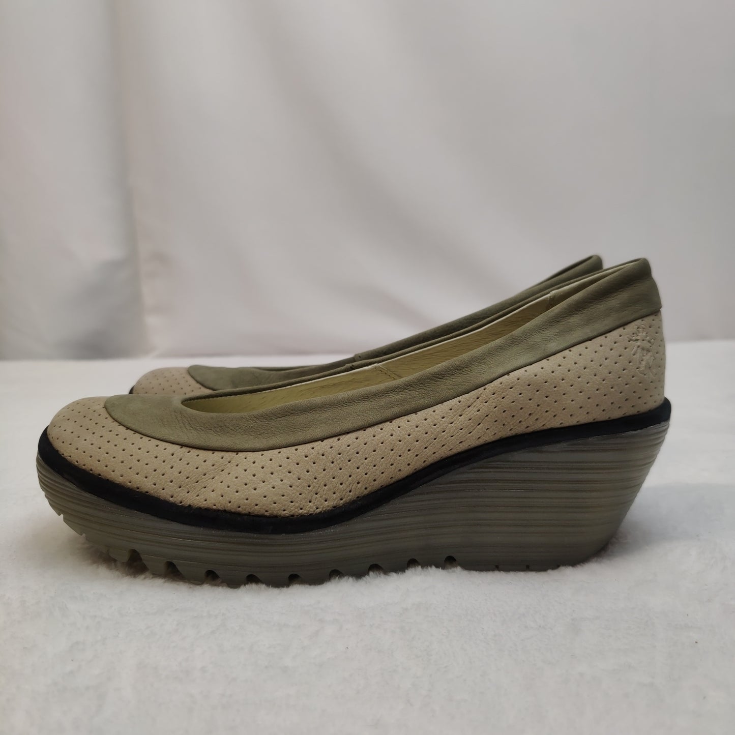 Fly London Yoko Perf Wedges Beige Slip On Comfort Shoes Women UK 6 EU 39