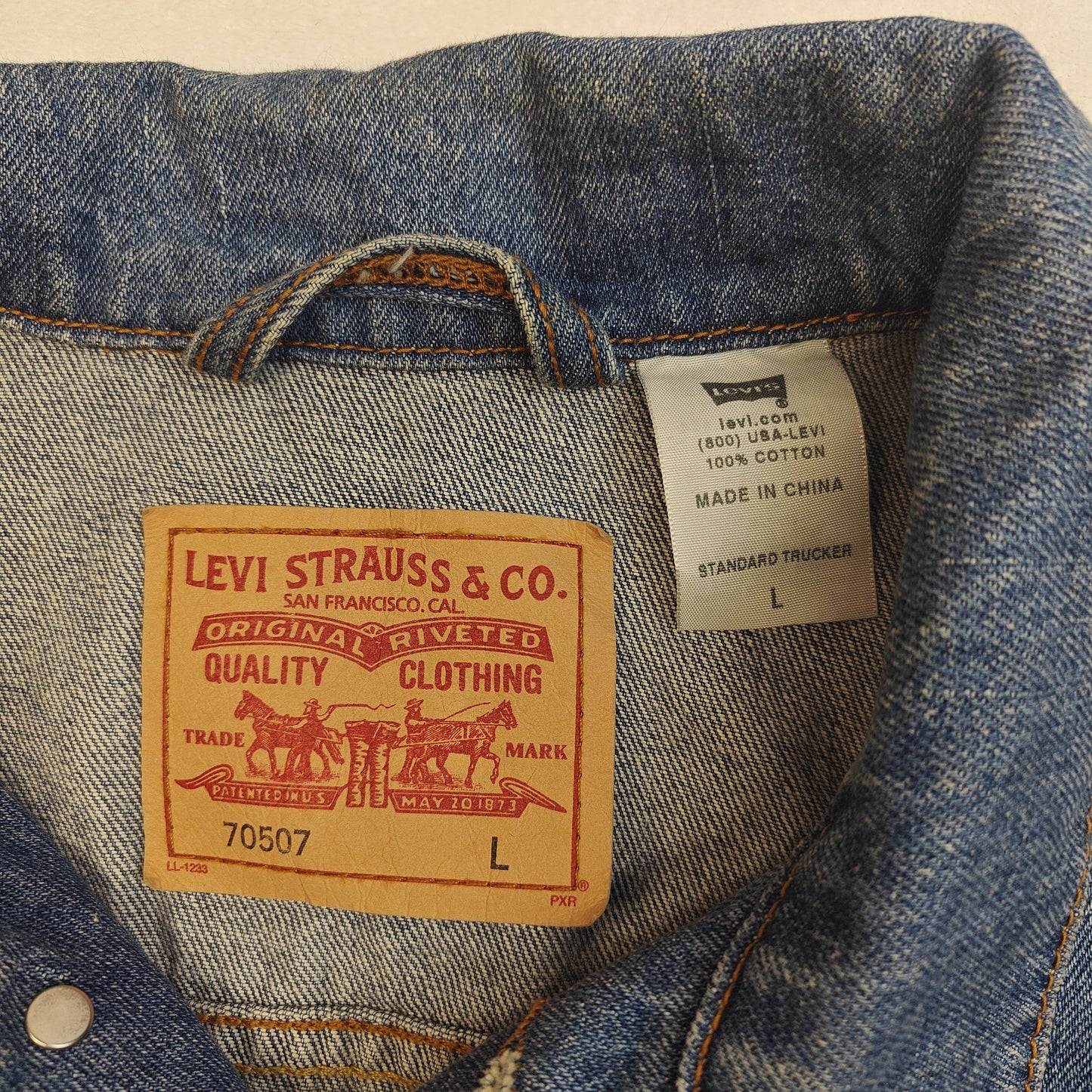 Levi Strauss Blue Denim Trucker Jacket Relaxed Fit Men Large 70507 VGC