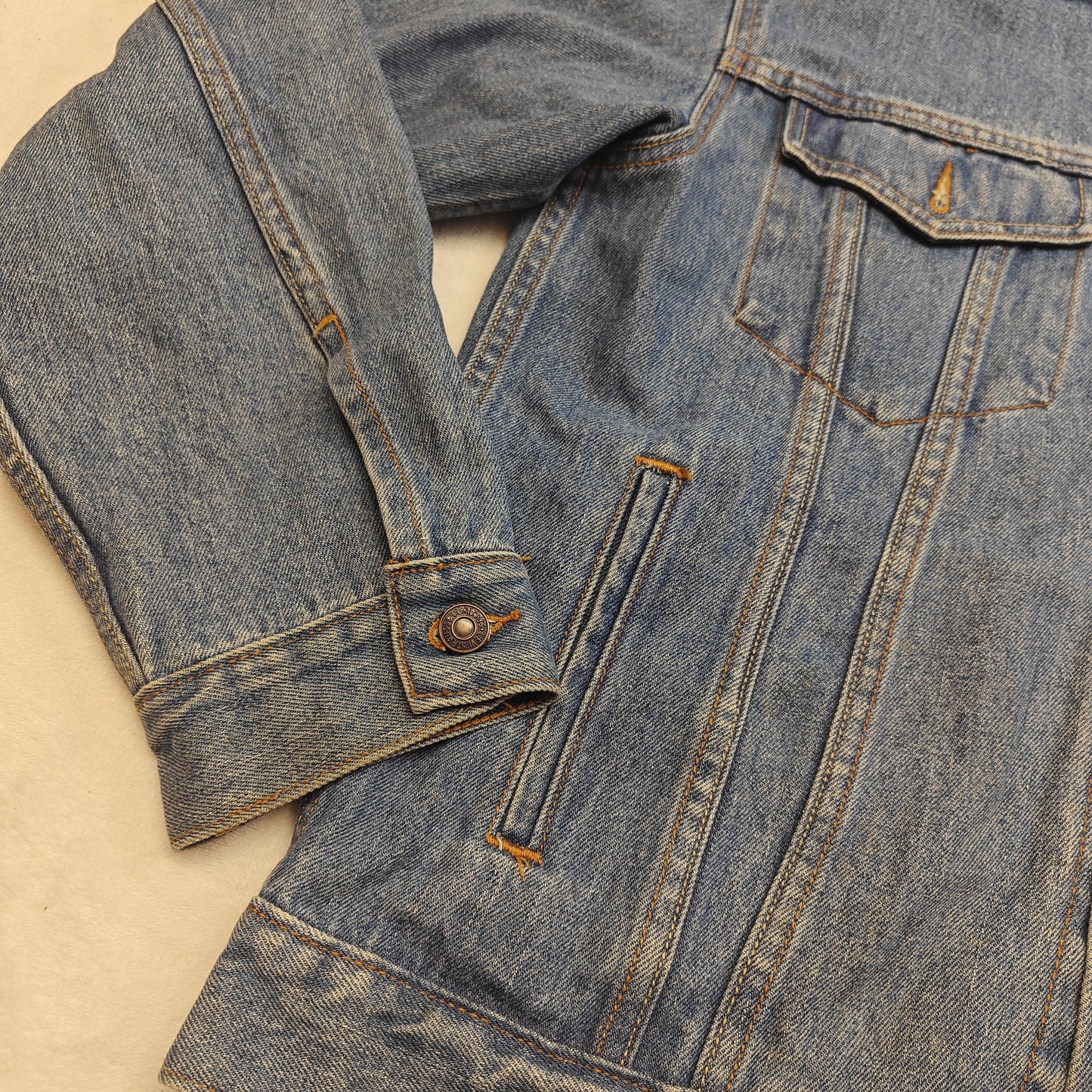 Levi Strauss Blue Denim Trucker Jacket Relaxed Fit Men Large 70507 VGC