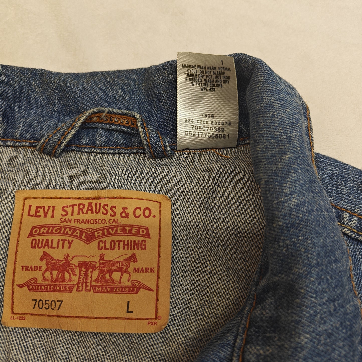 Levi Strauss Blue Denim Trucker Jacket Relaxed Fit Men Large 70507 VGC
