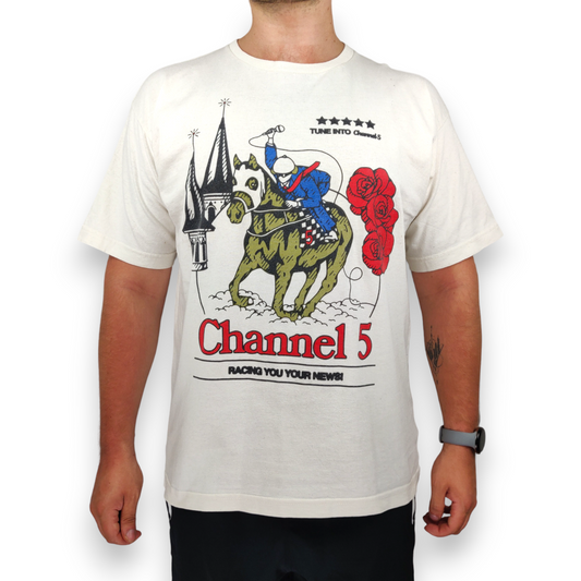 Channel 5 Vintage White News Horse Equestrian Reporter Roses Castle Graphic T-Shirt Men Size Large