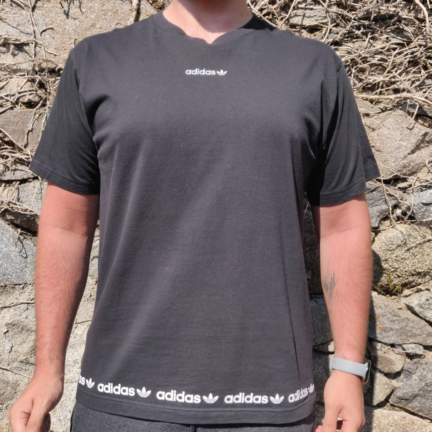 Adidas Black Short Sleeve V-Neck Embroidered Logo T-Shirt Men Size Large