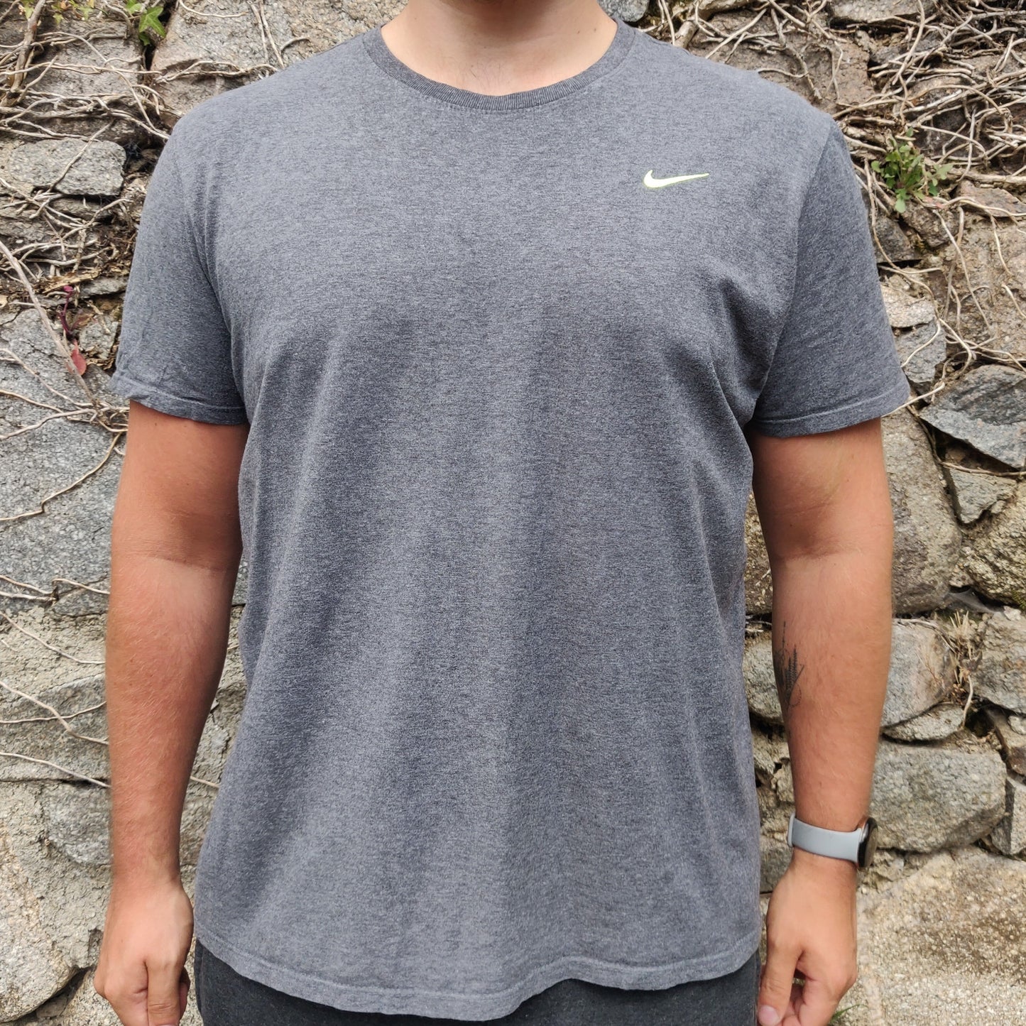 The Nike Tee Swoosh Grey Athletic Cut Crew Neck T-shirt Men Size Large