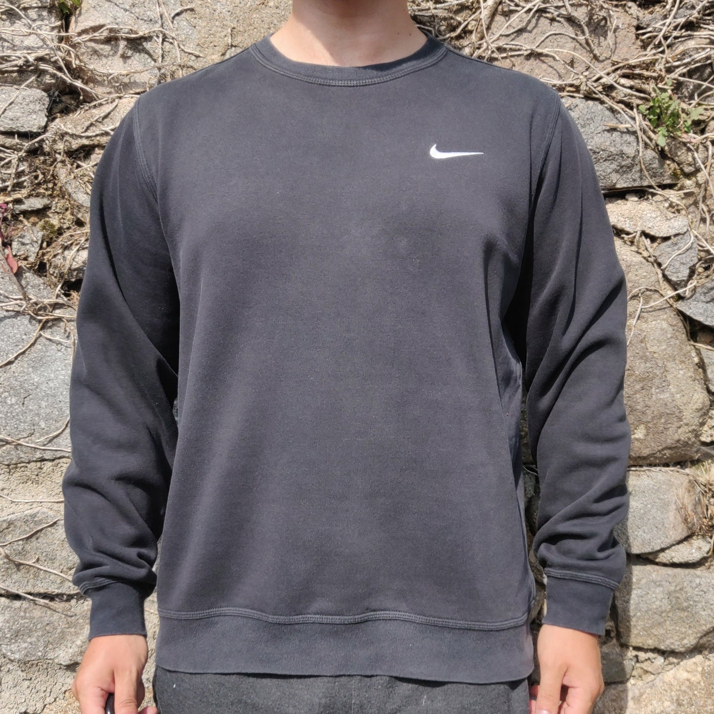 Nike Black Swoosh Fleece Club Crew Neck Sweatshirt Men Size Large ~ 8396767-010