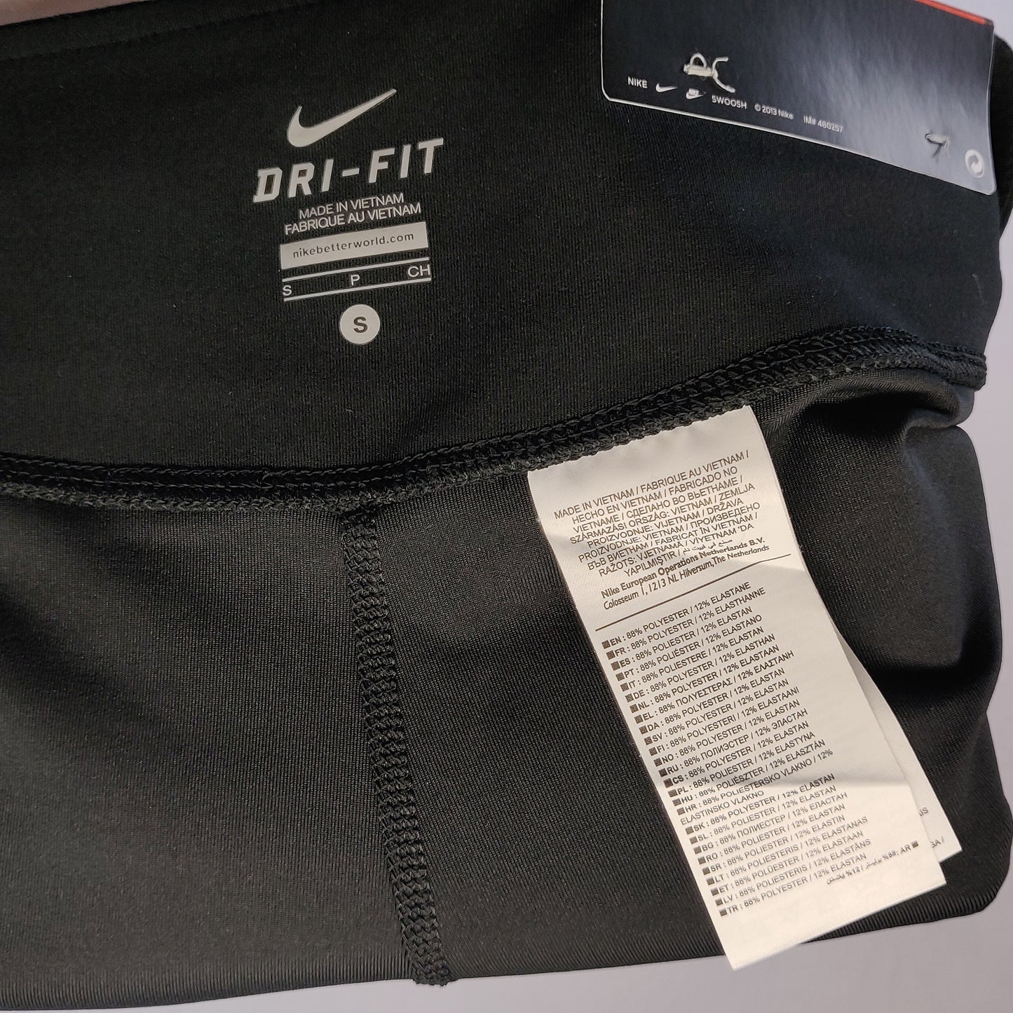 Nike Dri-Fit Black Capri Pants Poly Slim Fit Leggings Women Size Small ~ 472352-010