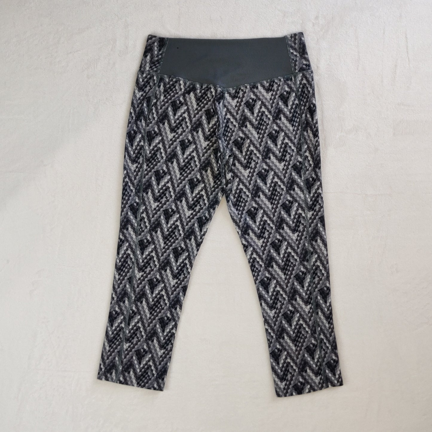 Nike Dri-Fit Power Legend Black Grey Capri Leggings Women Size Medium ~ 830467-021