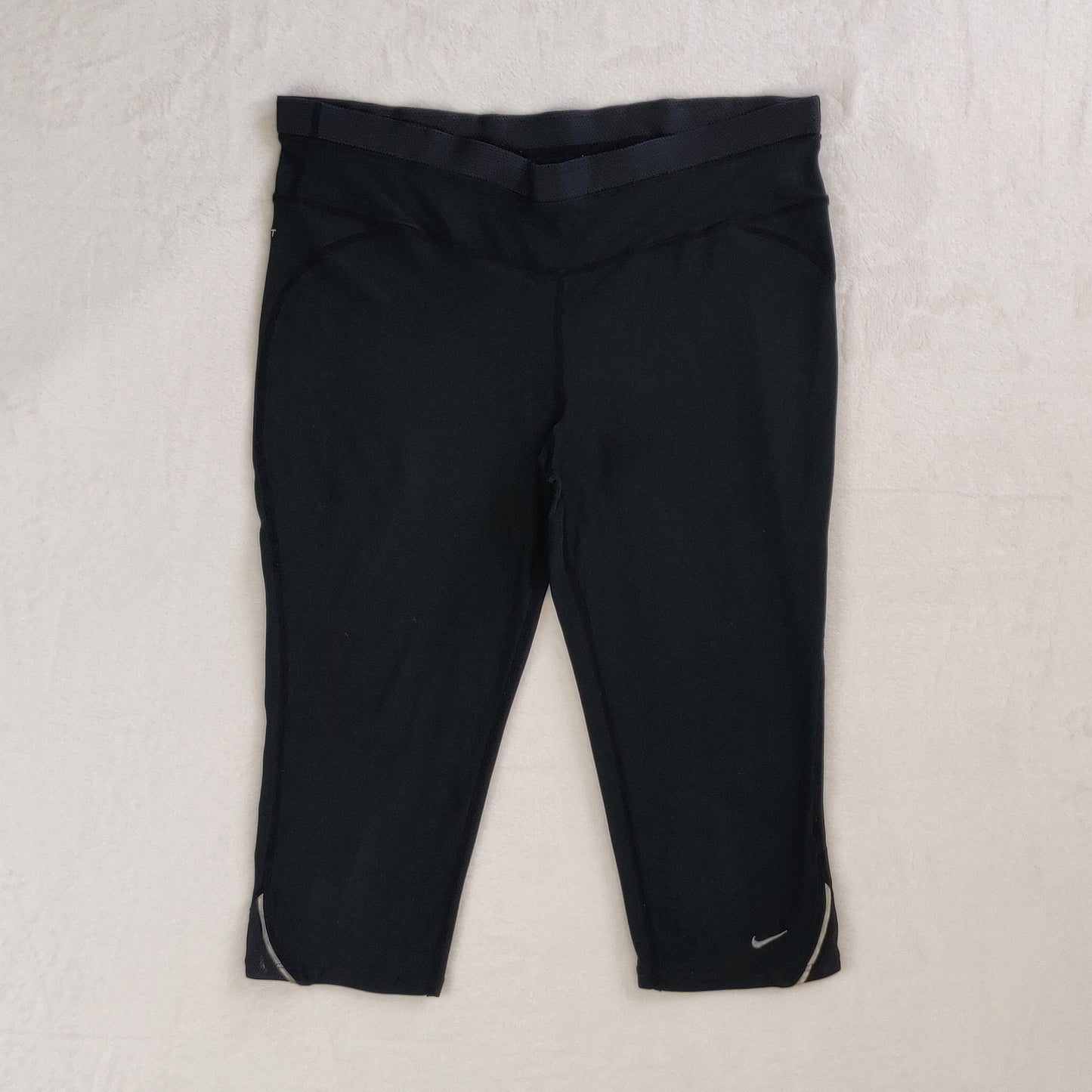 Nike Fit Dry Black Capri Running Yoga Pants Leggings Women Size Medium