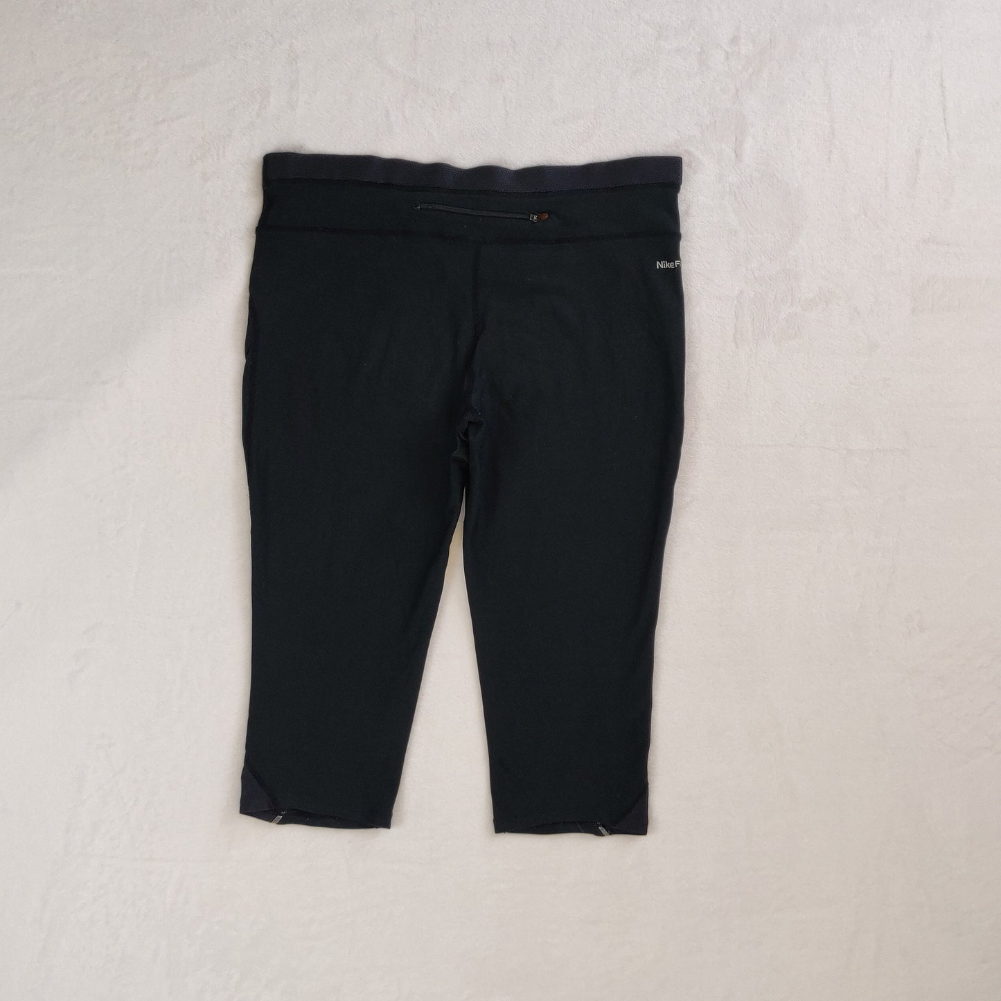 Nike Fit Dry Black Capri Running Yoga Pants Leggings Women Size Medium