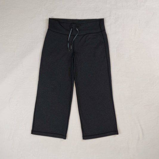Lululemon Athletica Black Relaxed Fit Cropped Capri Leggings Women US 6 / UK 10