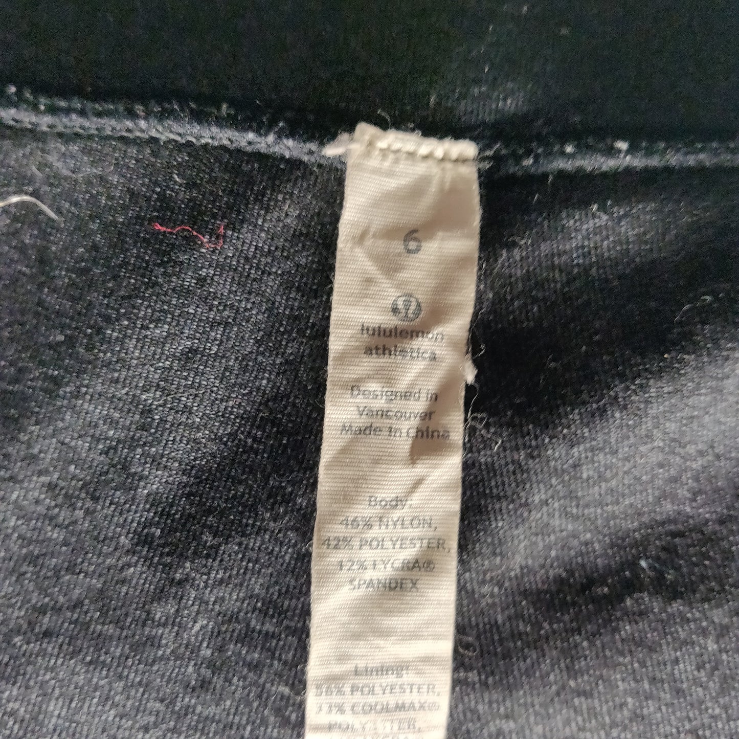 Lululemon Athletica Black Relaxed Fit Cropped Capri Leggings Women US 6 / UK 10
