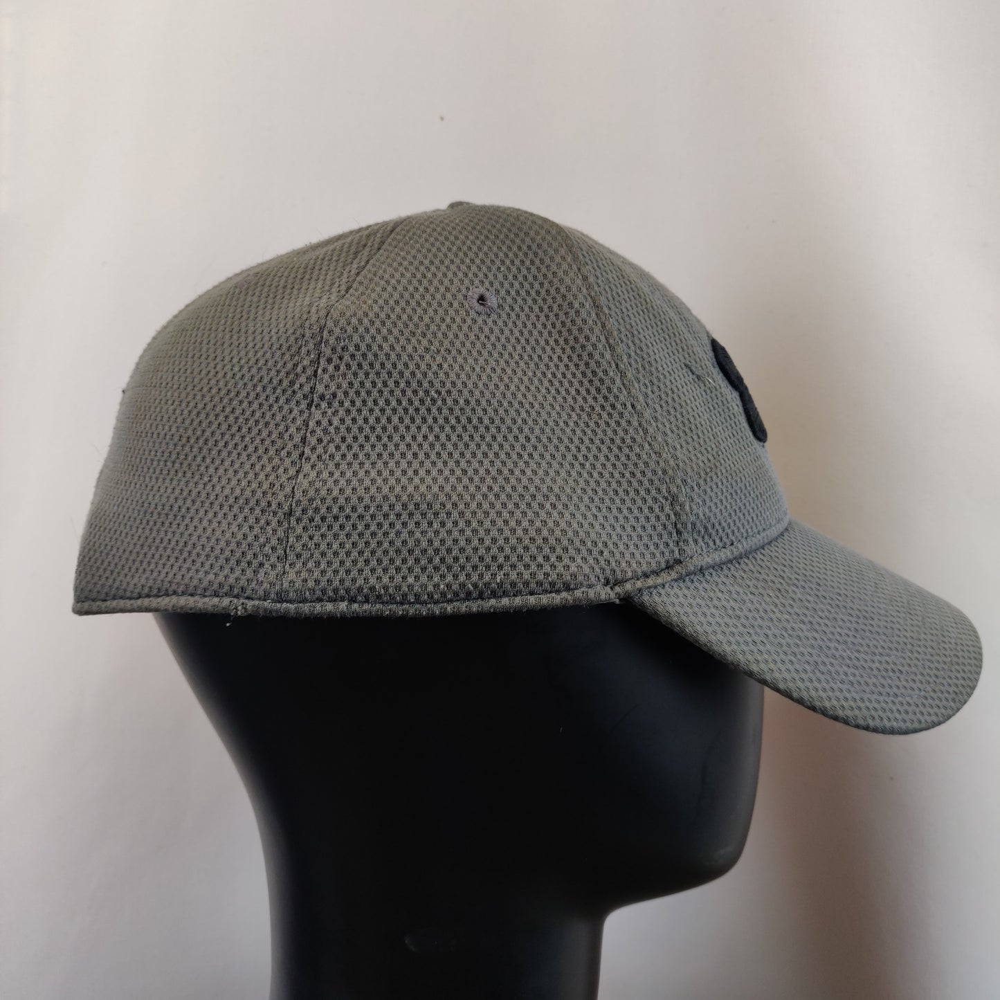 Under Armour Grey Embroidered Logo Golf Baseball Cap Hat Men Unisex Large / XL