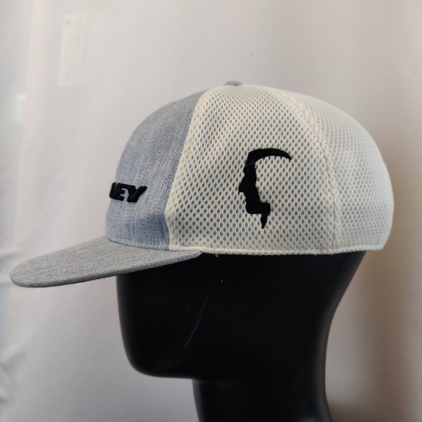 Oakley Grey Flat Bill 110 Flexfit Tech Mesh Trucker Cap Hat Men Unisex One Size