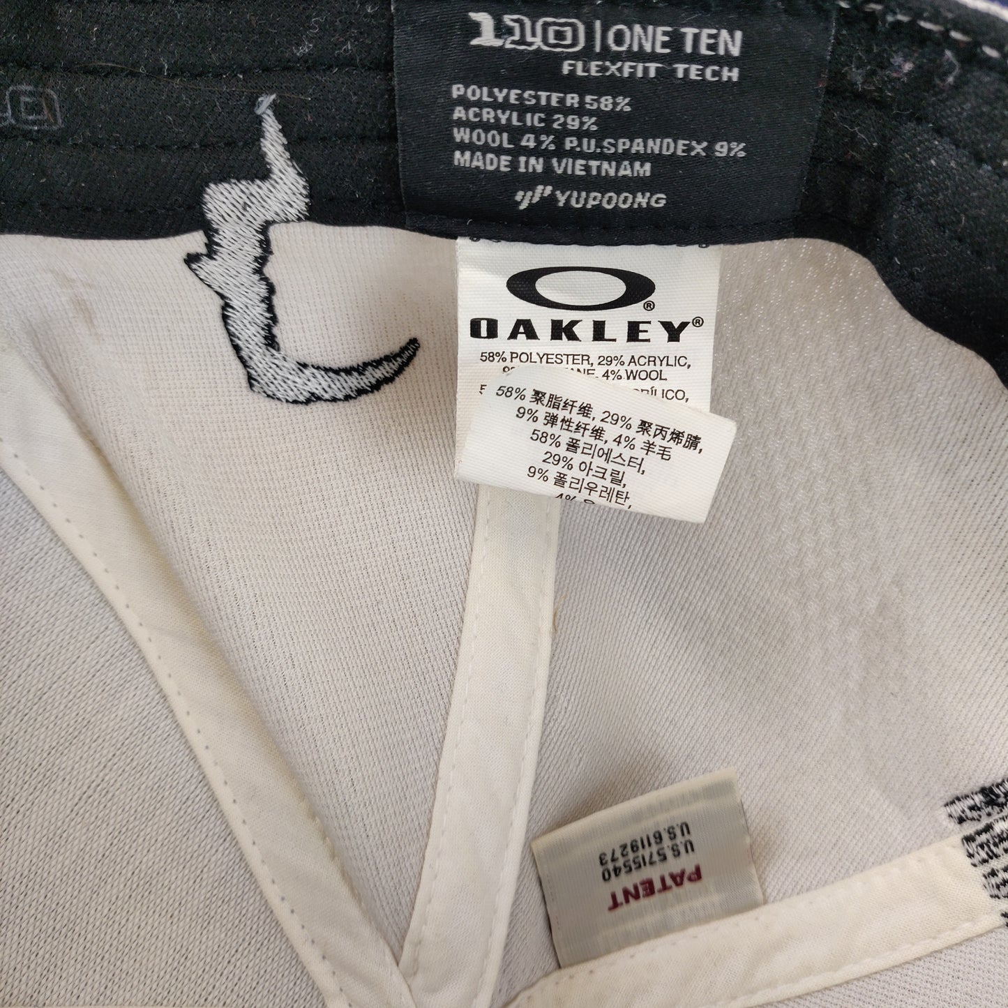 Oakley Grey Flat Bill 110 Flexfit Tech Mesh Trucker Cap Hat Men Unisex One Size