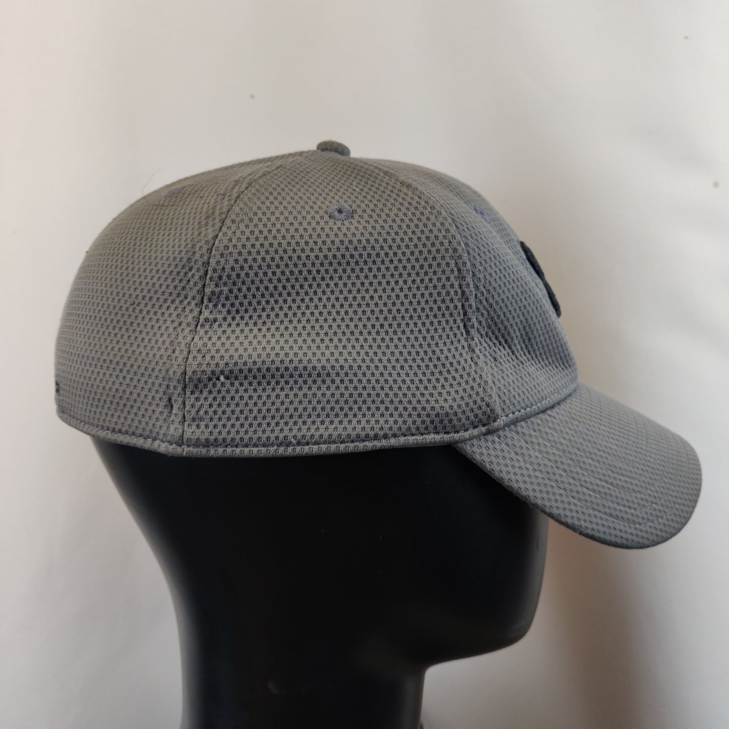 Under Armour Grey Embroidered Baseball Cap Hat Men Unisex Size L / XL