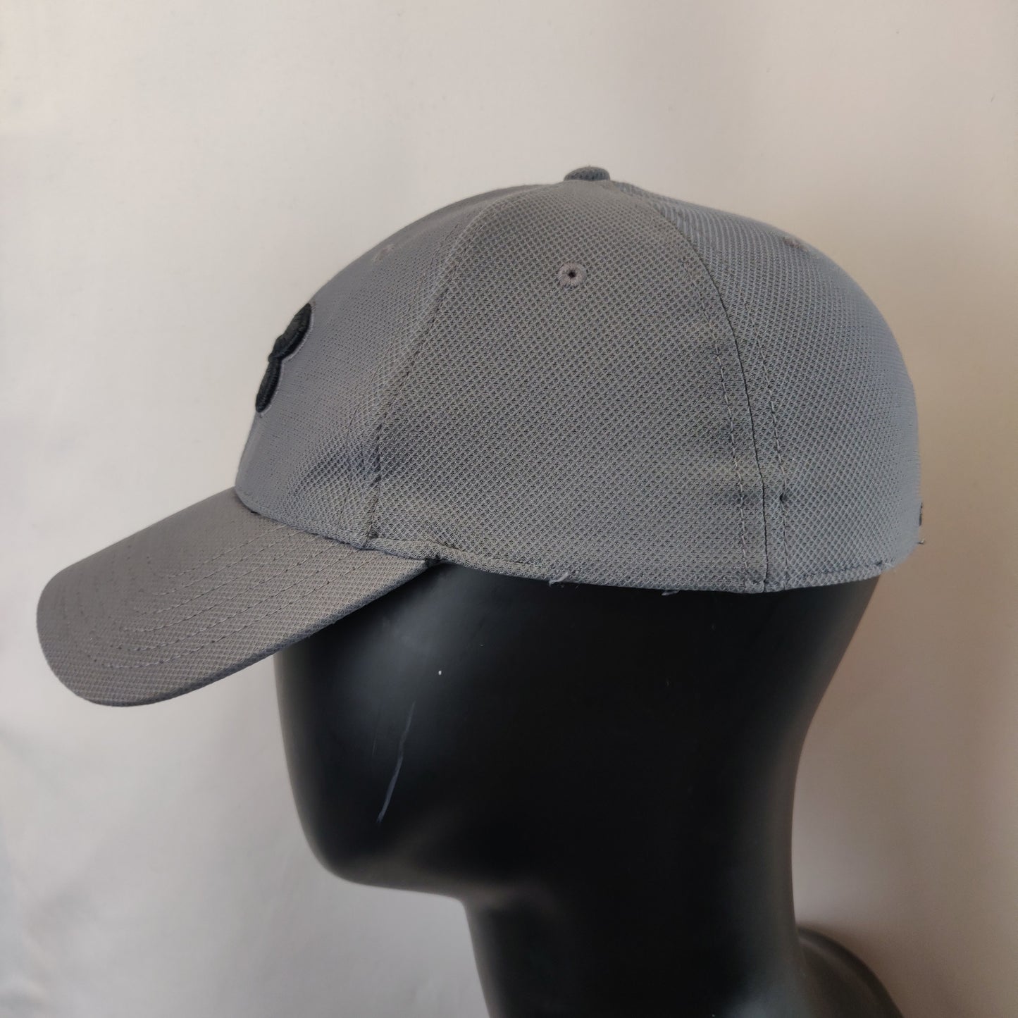Under Armour UA Blitzing 3.0 Grey UA Classic Fit Baseball Cap Hat Men Unisex M / L