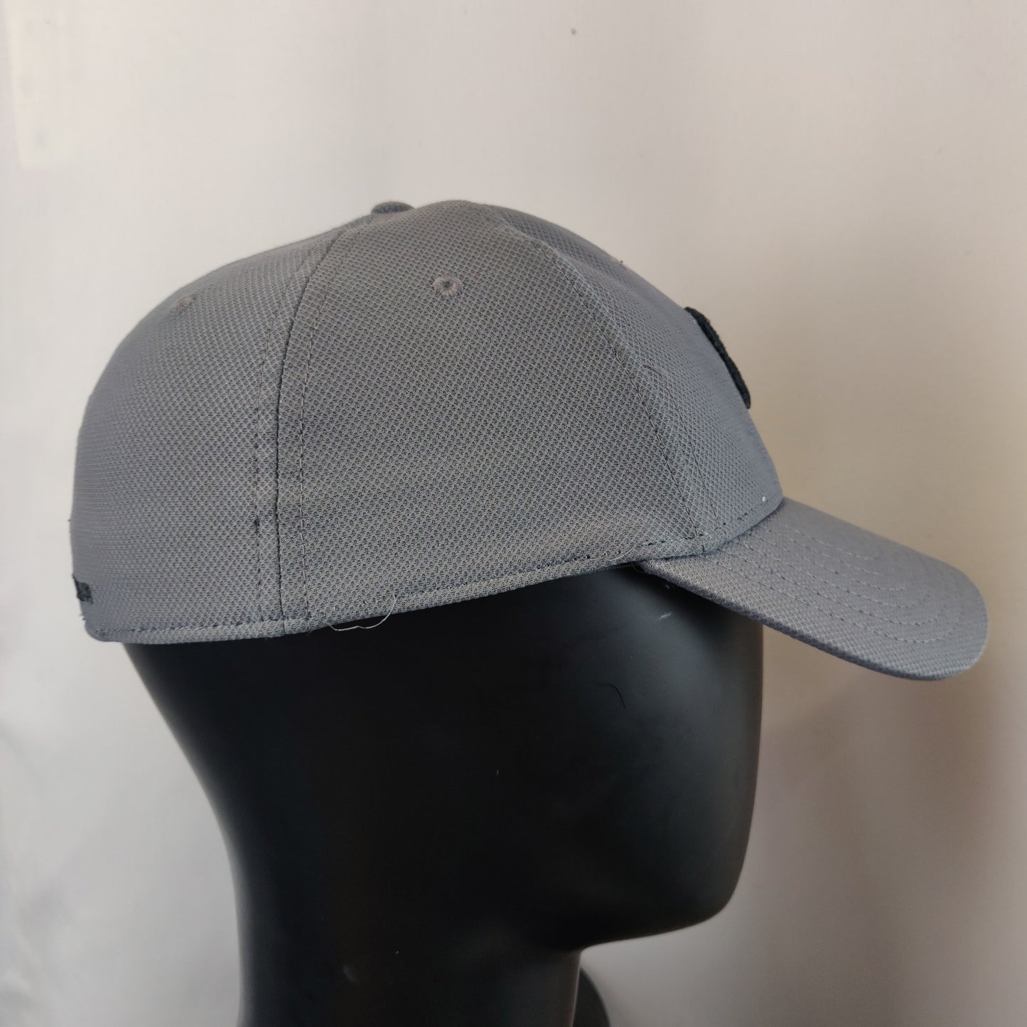 Under Armour UA Blitzing 3.0 Grey UA Classic Fit Baseball Cap Hat Men Unisex M / L