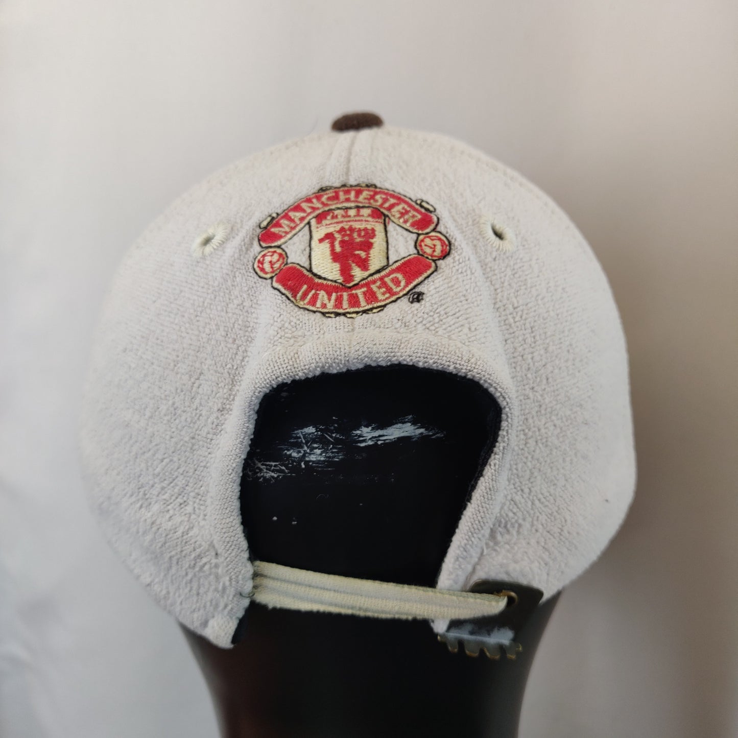 Umbro Manchester United Vintage White Brown Fleece Football Baseball Cap Hat Men
