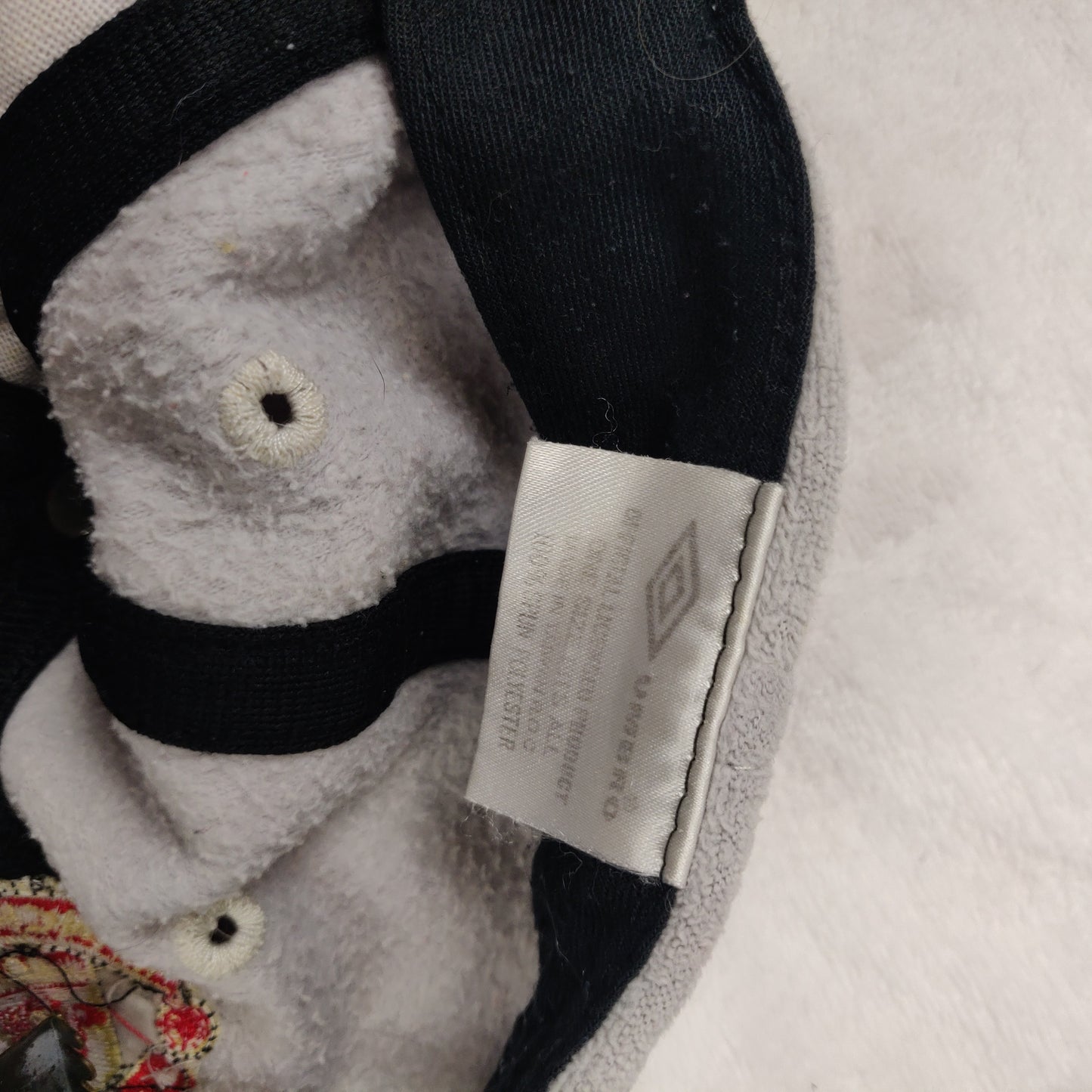 Umbro Manchester United Vintage White Brown Fleece Football Baseball Cap Hat Men