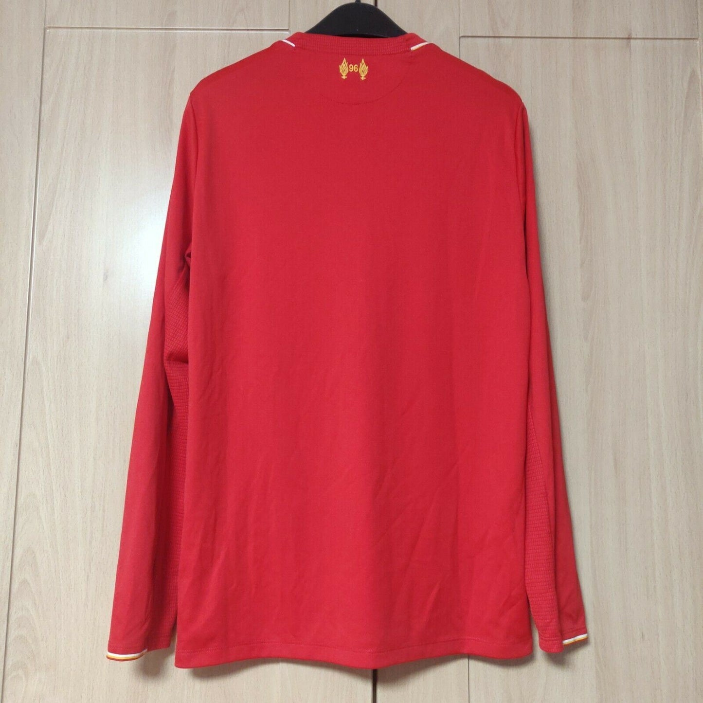 Liverpool FC Red New Balance Sweatshirt Long Sleeve Boys Size XL