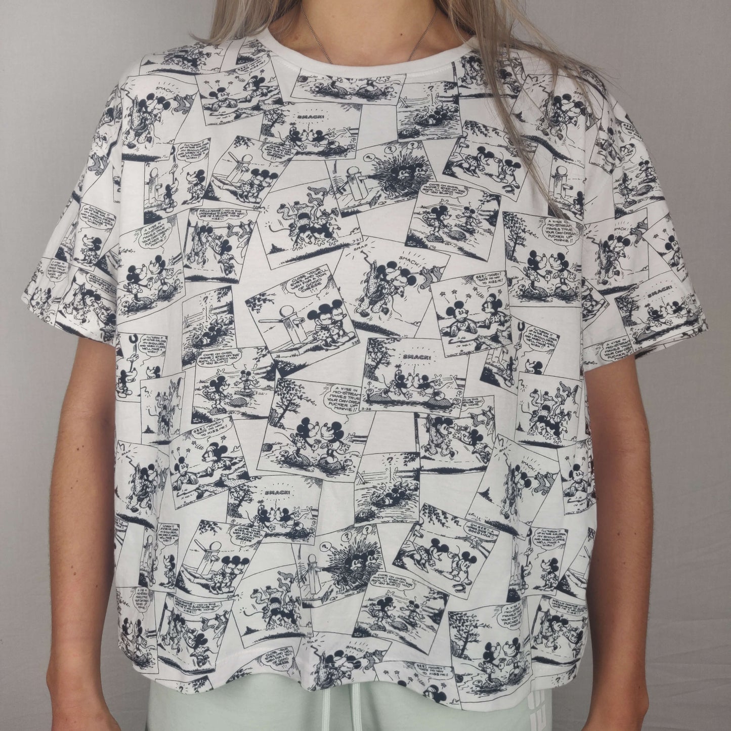 Disney White T-shirt Women Size Small