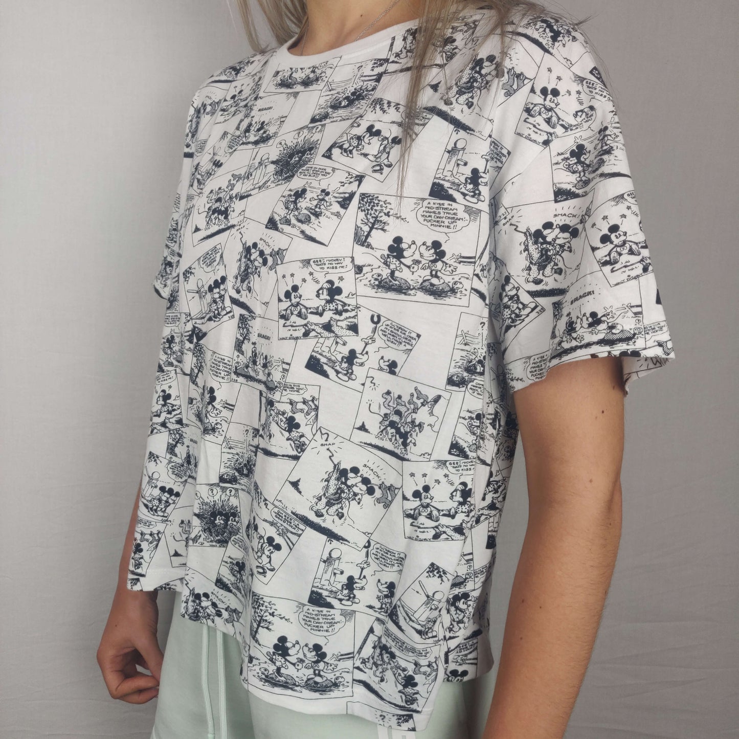 Disney White T-shirt Women Size Small