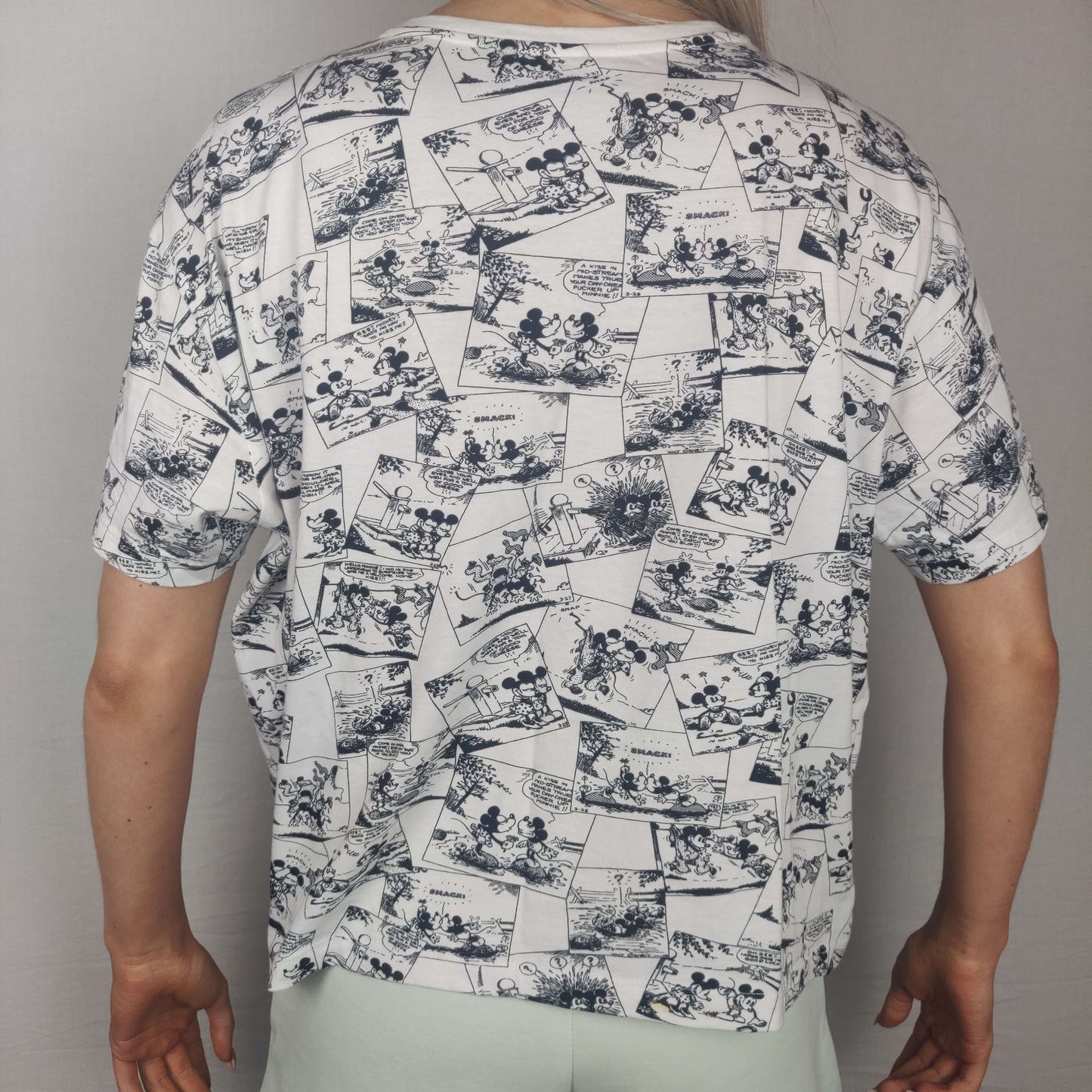 Disney White T-shirt Women Size Small