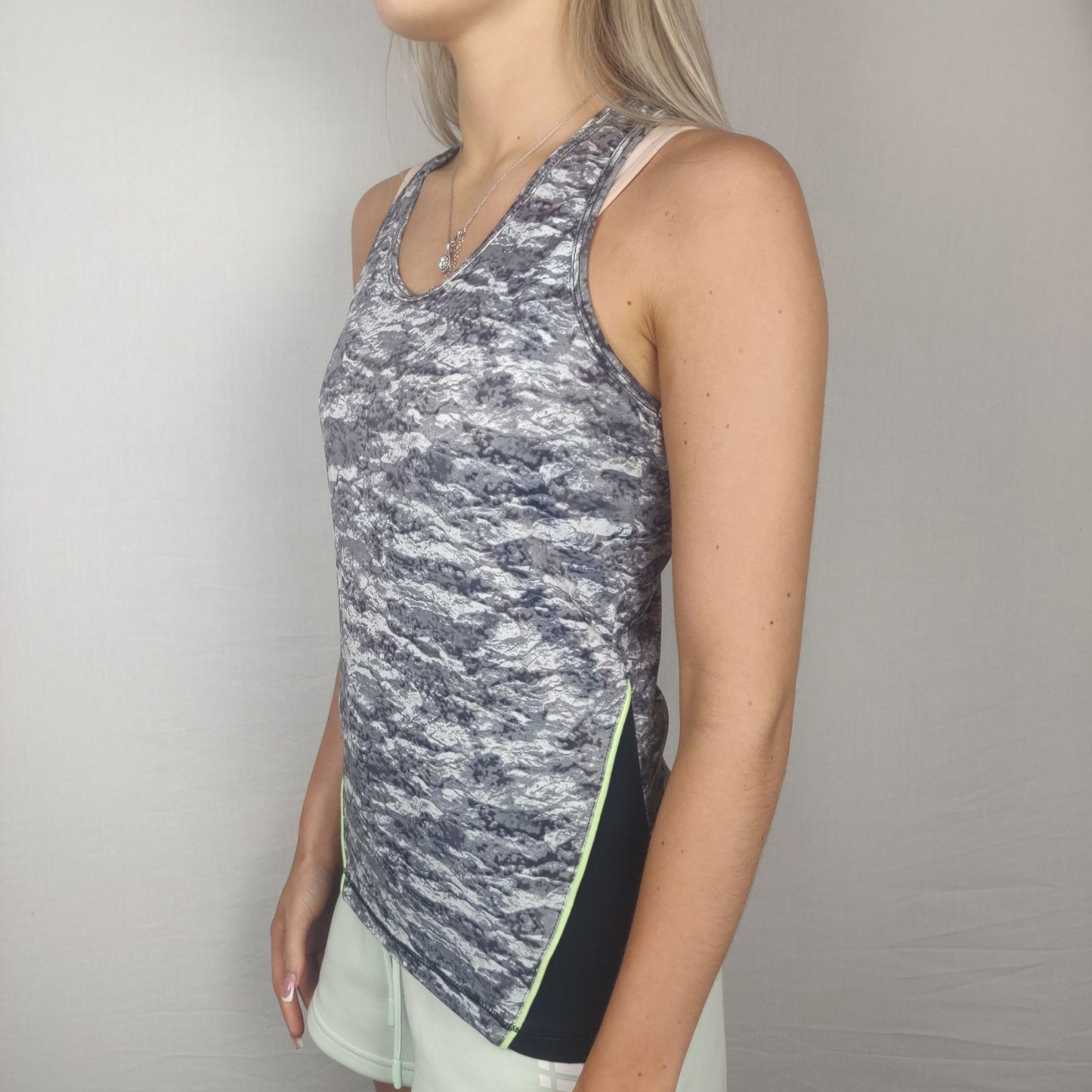 Work Out Grey Camouflage Sleeveless Top Women Size Medium