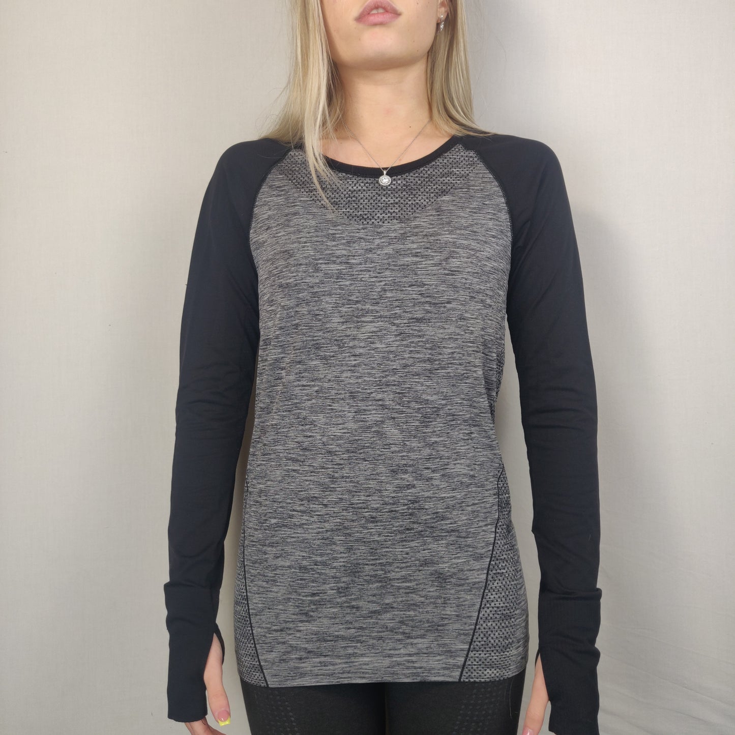 Dunnes Performance Sport Black White Sweatshirt Women Size Small