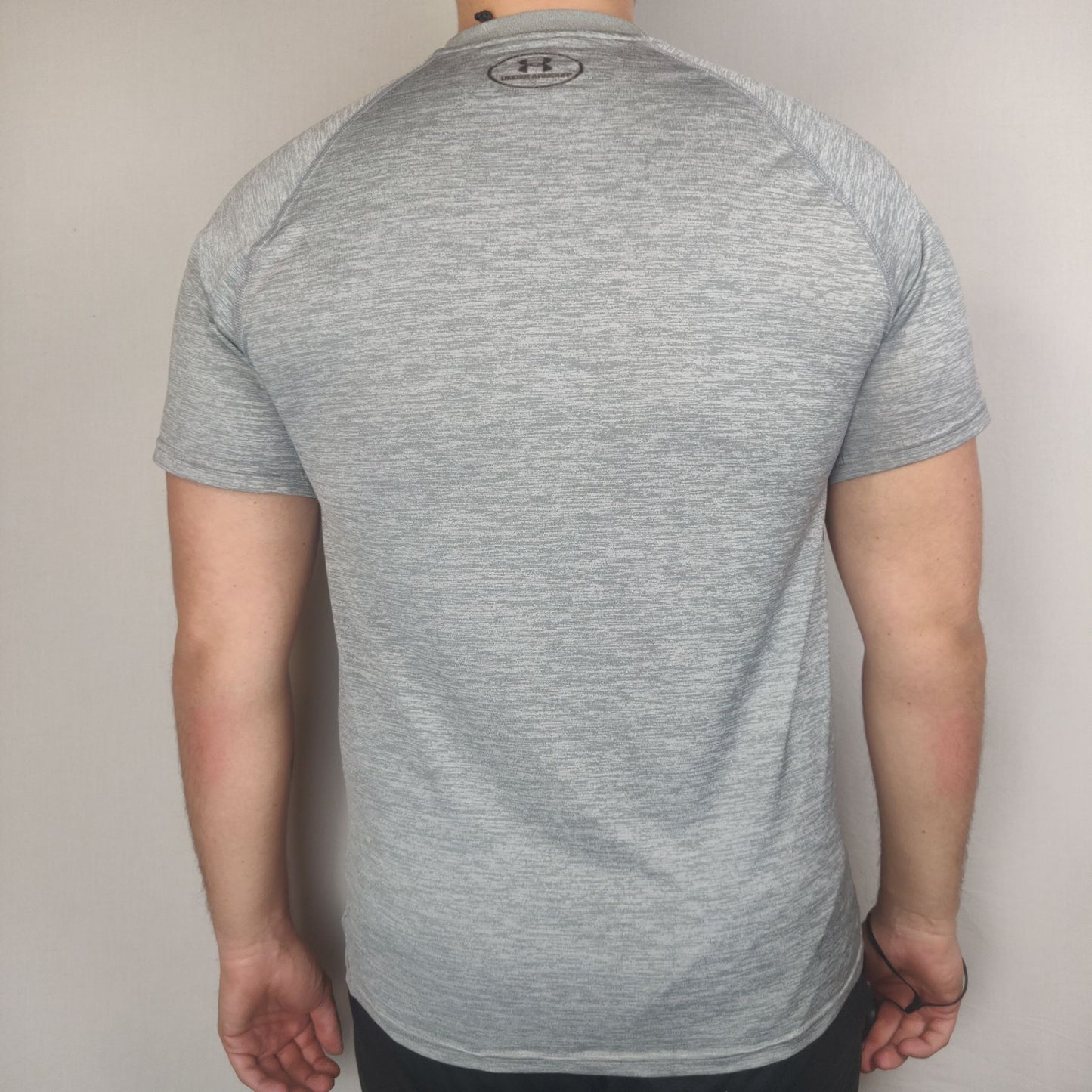 Under Armour Grey  Loose T-shirt Men Size Medium