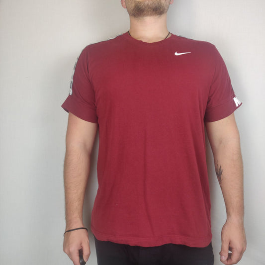 Nike Red T-shirt The Nike Tee Standard Fit Men Size Large