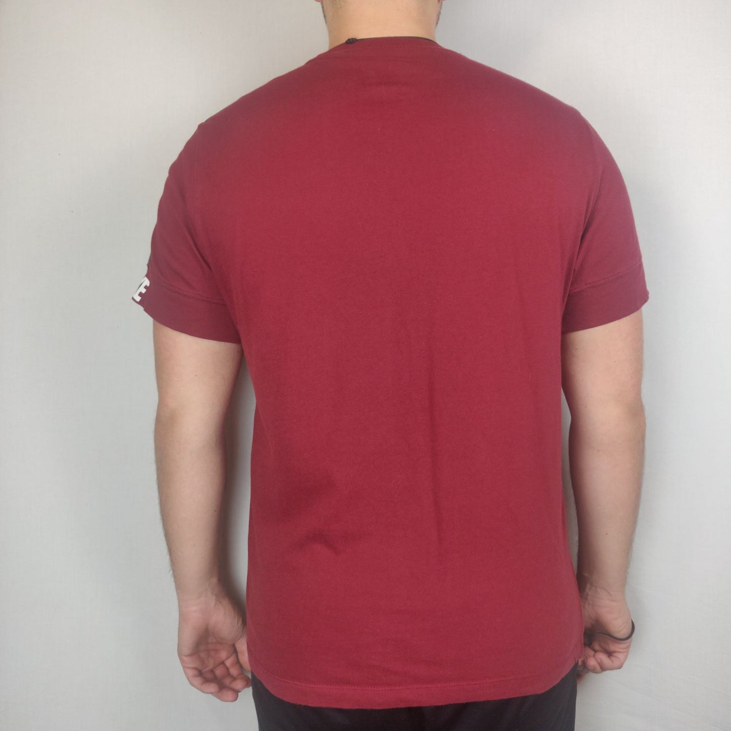 Nike Red T-shirt The Nike Tee Standard Fit Men Size Large