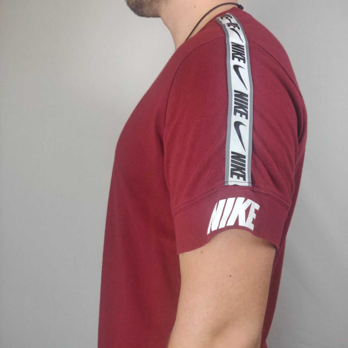 Nike Red T-shirt The Nike Tee Standard Fit Men Size Large