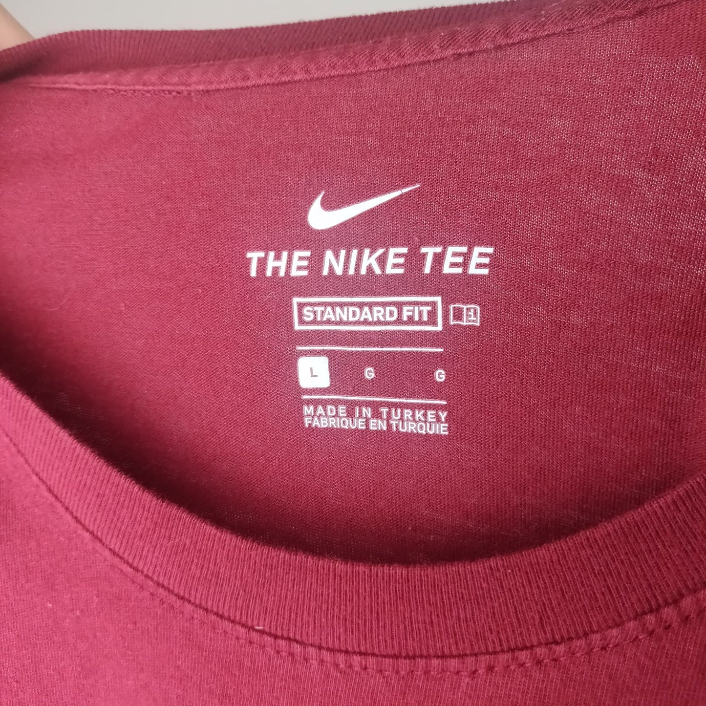 Nike Red T-shirt The Nike Tee Standard Fit Men Size Large