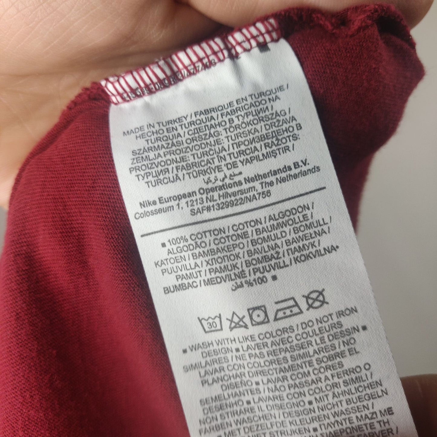 Nike Red T-shirt The Nike Tee Standard Fit Men Size Large