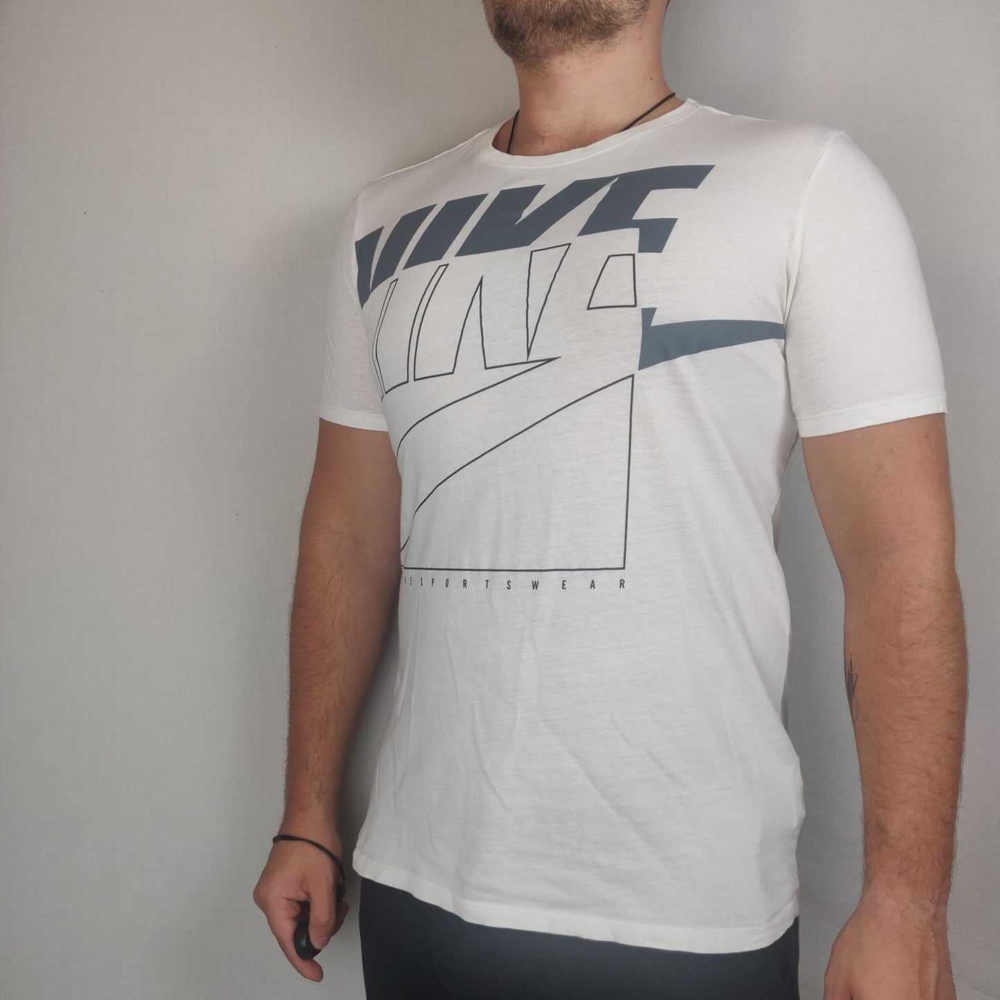 Nike White Sportswear T-shirt The Nike Tee Men Size Medium